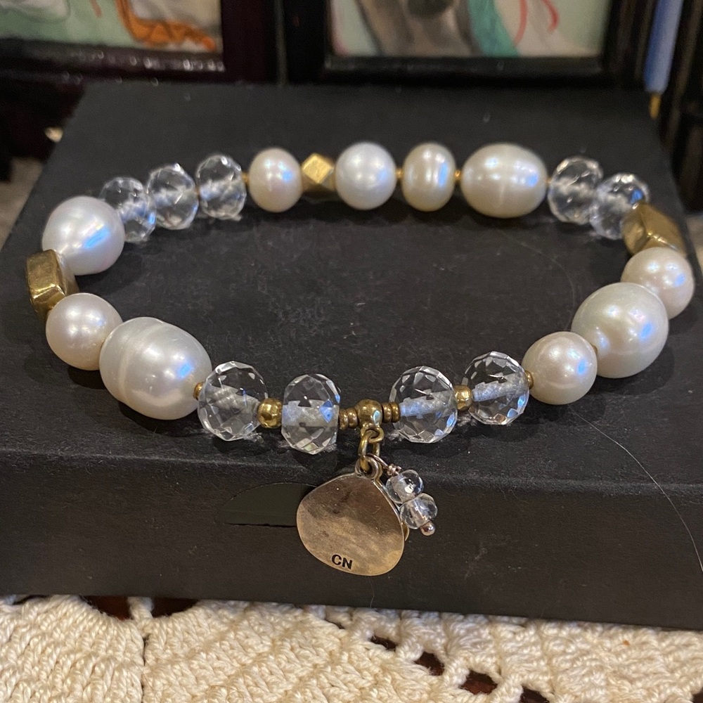 3/$10 Vintage White Pearl and Clear Crystal Bracelet